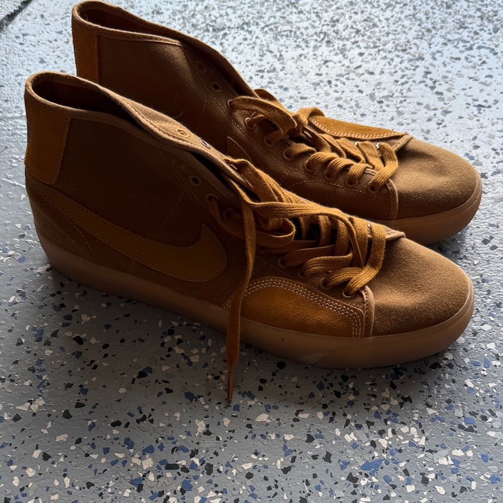 Nike Women's High-Top Sneakers - Tan